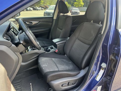 Used 2019 Nissan Rogue SV FWD image 16