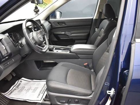 Used 2024 Nissan Pathfinder SV image 14