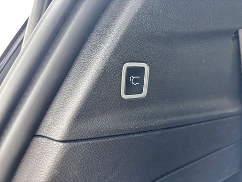 Used 2025 Chrysler Pacifica Select FWD image 22