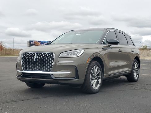 New 2025 Lincoln Corsair Grand Touring w/ Towing Package image 2