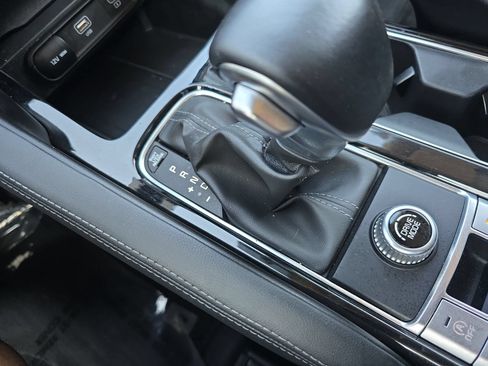 Used 2024 Kia Telluride EX w/ EX Captain's Chair Package FWD image 26