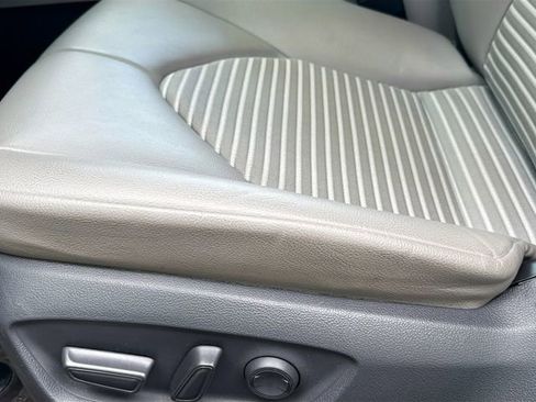 Used 2019 Toyota Camry SE image 12