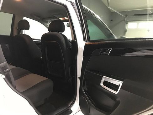 Used 2013 Chevrolet Captiva Sport LT FWD image 18