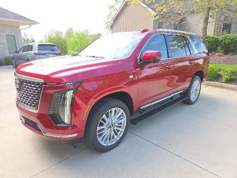 Certified 2026 Cadillac Escalade Luxury AWD/4WD image 1
