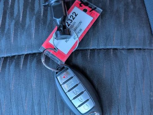 Used 2018 Nissan Rogue SV image 11