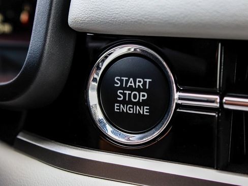 New 2025 Mitsubishi Outlander SE image 30