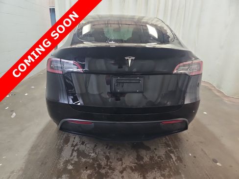 Used 2025 Tesla Model Y Long Range RWD image 4