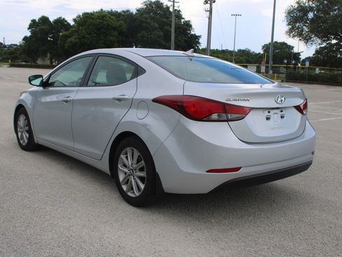 Used 2014 Hyundai Elantra SE w/ Option Group 02 FWD image 6