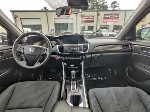 Used 2017 Honda Accord Hybrid Sedan image 12