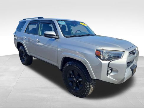 Used 2020 Toyota 4Runner SR5 AWD/4WD image 8