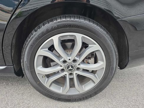 Used 2018 Mercedes-Benz C 300 4MATIC Sedan image 4