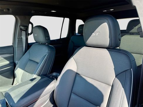 Used 2025 Buick Enclave Sport Touring w/ Power Package image 13