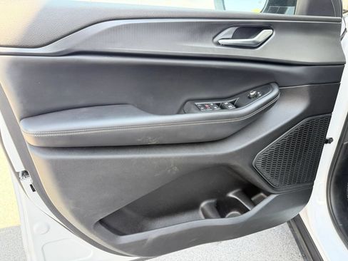 Used 2023 Jeep Grand Cherokee Laredo w/ Luxury Tech Group I AWD/4WD image 8