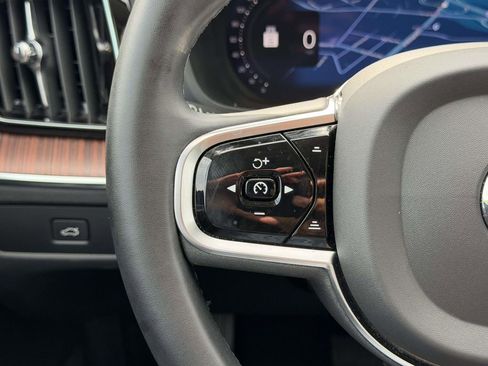 Used 2023 Volvo XC60 B5 Plus AWD/4WD image 9