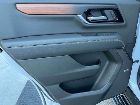 Certified 2026 GMC Yukon Denali w/ Sun & Power Step Package image 15