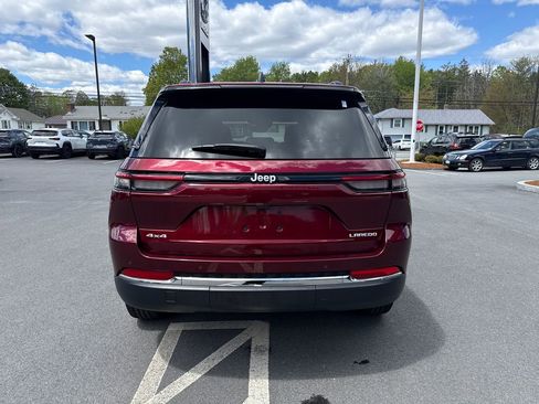 Used 2024 Jeep Grand Cherokee Laredo w/ Luxury Tech Group I AWD/4WD image 4