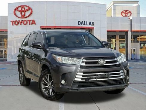 Used 2018 Toyota Highlander XLE FWD image 1