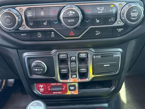 Used 2019 Jeep Wrangler Unlimited Rubicon AWD/4WD image 14