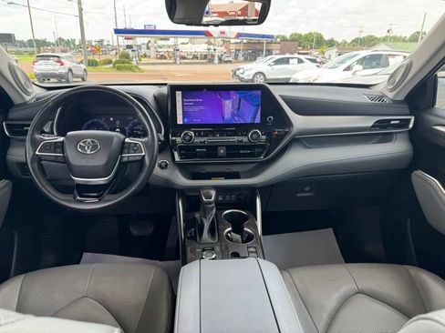 Used 2023 Toyota Highlander Limited AWD/4WD image 8