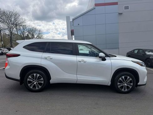 Used 2023 Toyota Highlander XLE image 6
