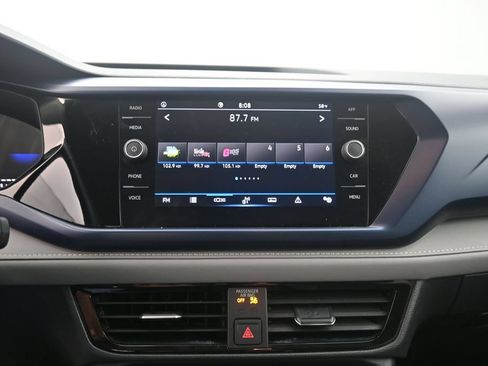 Used 2024 Volkswagen Taos SE FWD image 12