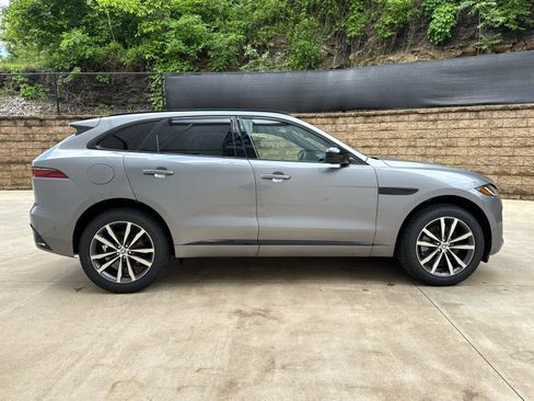 Used 2026 Jaguar F-PACE R-Dynamic S image 7