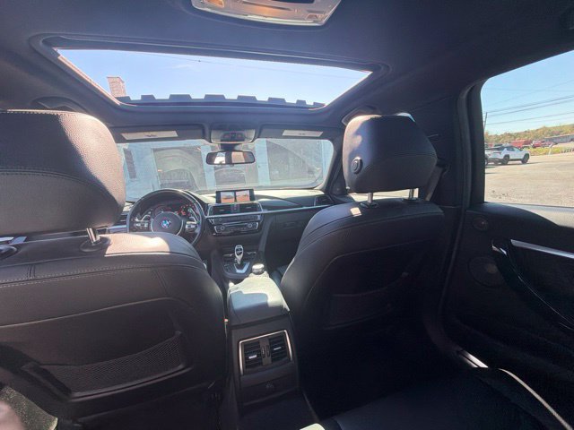 Used 2018 BMW 340i Sedan w/ Executive Package RWD image 12