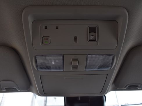 Used 2023 Nissan Titan SV w/ SV Convenience Package image 45