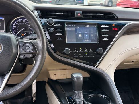 Used 2018 Toyota Camry LE image 18