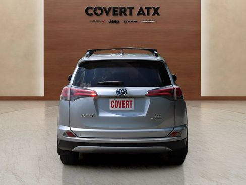 Used 2017 Toyota RAV4 XLE AWD/4WD image 4