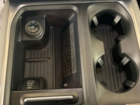 Used 2025 Ford Expedition Active AWD/4WD image 28