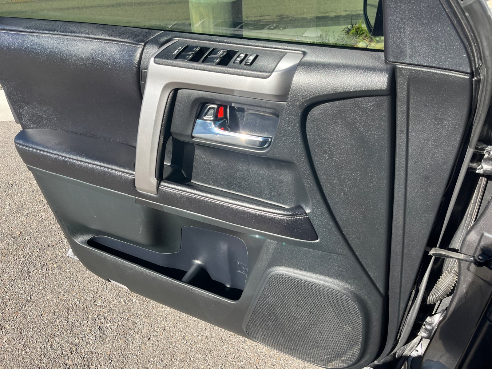 Used 2016 Toyota 4Runner SR5 AWD/4WD image 13