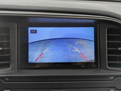 Used 2018 Hyundai Elantra SE FWD image 28