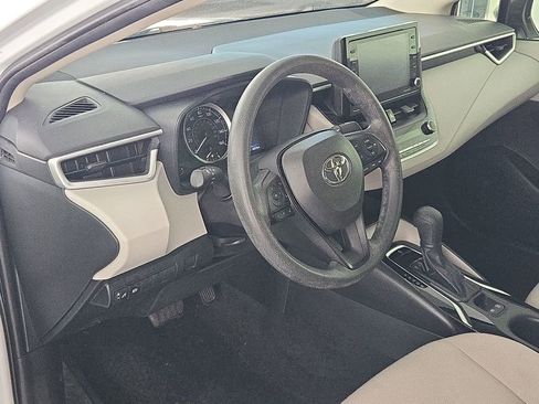 Used 2022 Toyota Corolla LE image 16