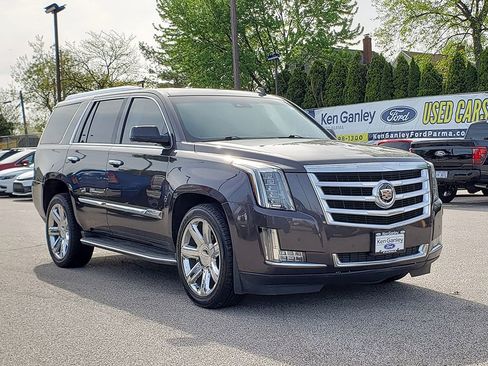 Used 2015 Cadillac Escalade Luxury AWD/4WD image 3