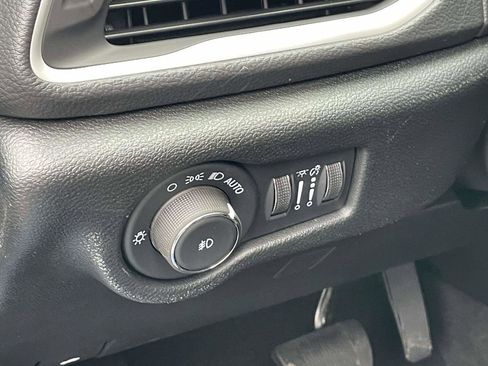 New 2026 Chrysler Pacifica Select FWD image 31