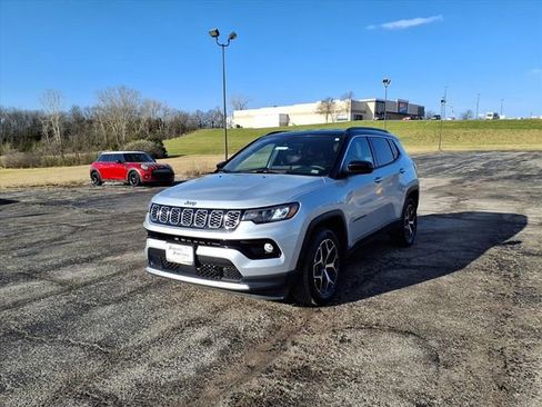 Used 2025 Jeep Compass Limited image 37