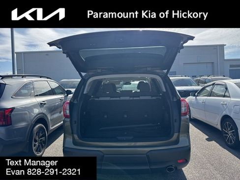 Used 2023 Subaru Ascent Premium w/ Convenience Package image 11