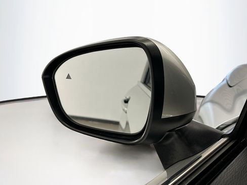 Used 2024 Mitsubishi Outlander SE image 16