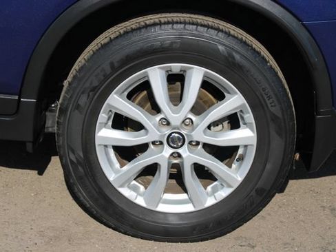 Used 2019 Nissan Rogue SV FWD image 9