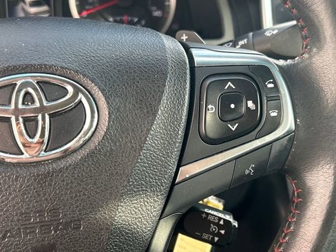 Used 2016 Toyota Camry SE image 19