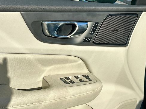 Used 2022 Volvo S60 B5 Inscription image 17