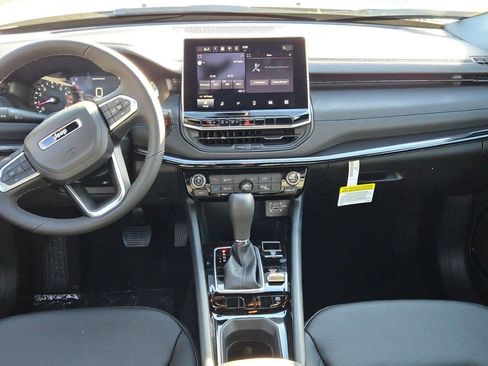 New 2026 Jeep Compass Latitude image 19