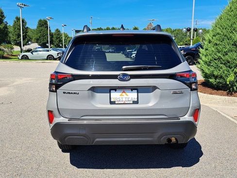 Used 2025 Subaru Forester Premium AWD/4WD image 6