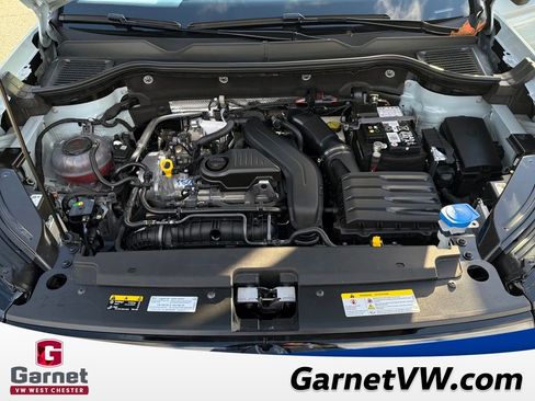 Certified 2025 Volkswagen Taos SE image 22