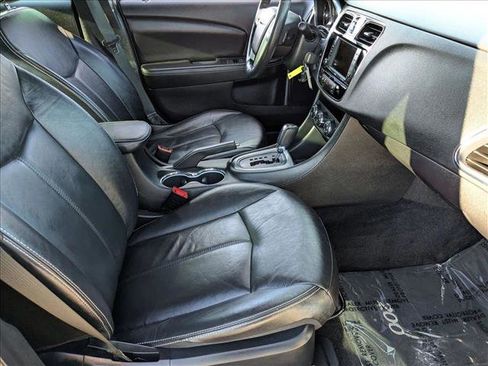 Used 2011 Chrysler 200 Limited image 19