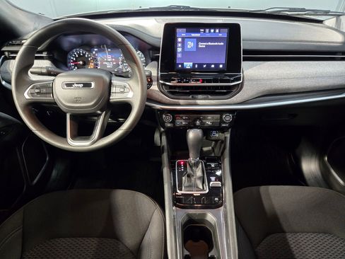 Used 2025 Jeep Compass Sport image 10