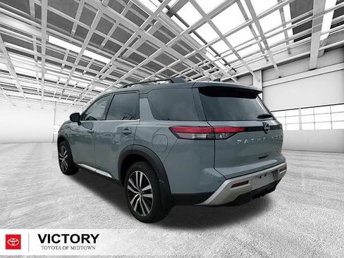 Used 2024 Nissan Pathfinder Platinum image 5