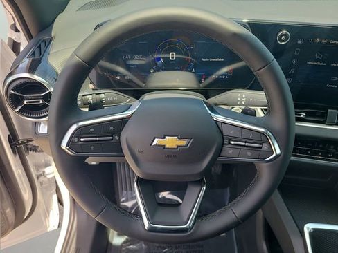 New 2026 Chevrolet Equinox LT w/ Convenience Package II FWD image 23