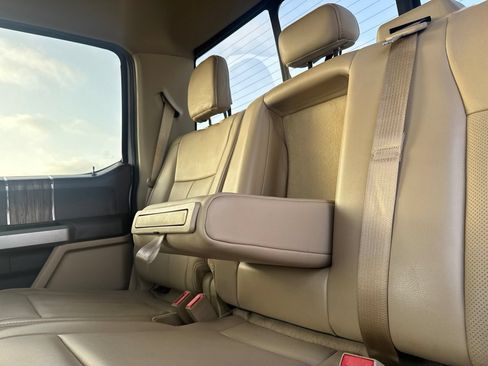 Used 2019 Ford F150 Lariat RWD image 32
